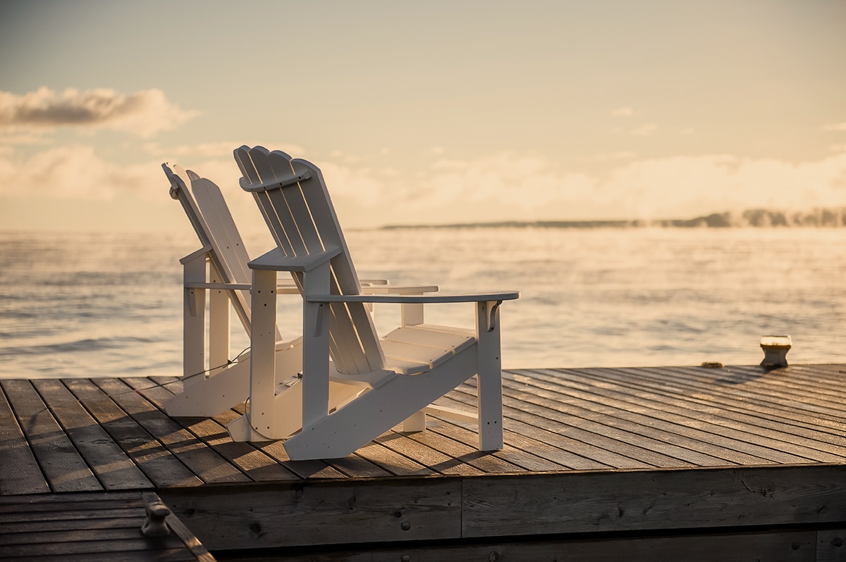 Lakestyle – Chairs on Dock-01