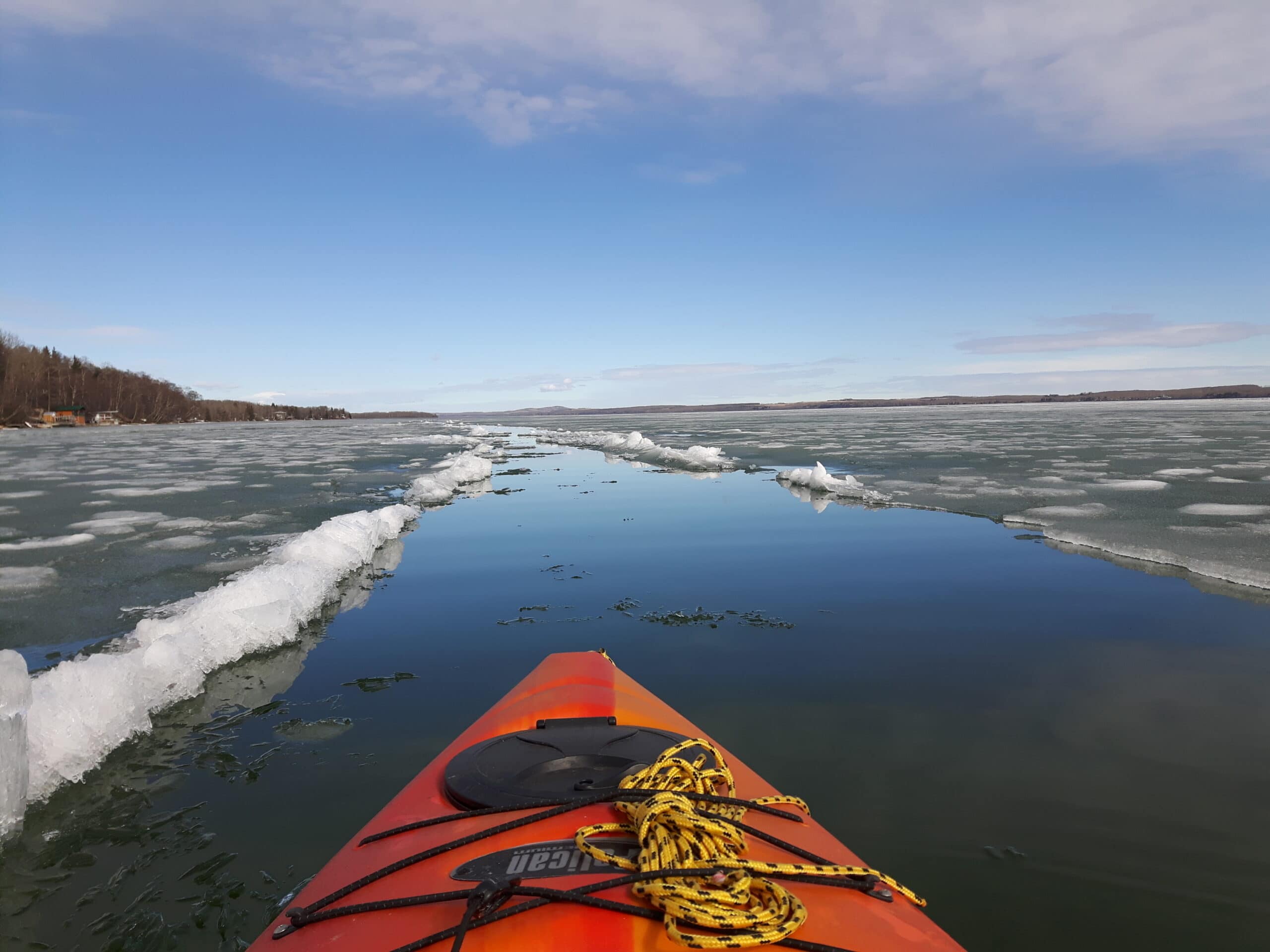 lakestyle banner pic – kyak on frozen lake